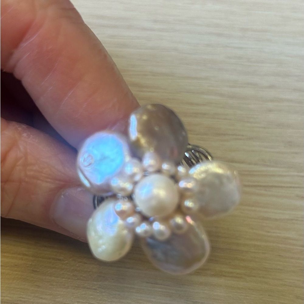 Pearl Flower Statement Ring with Expandable Band - Picture 2 of 5